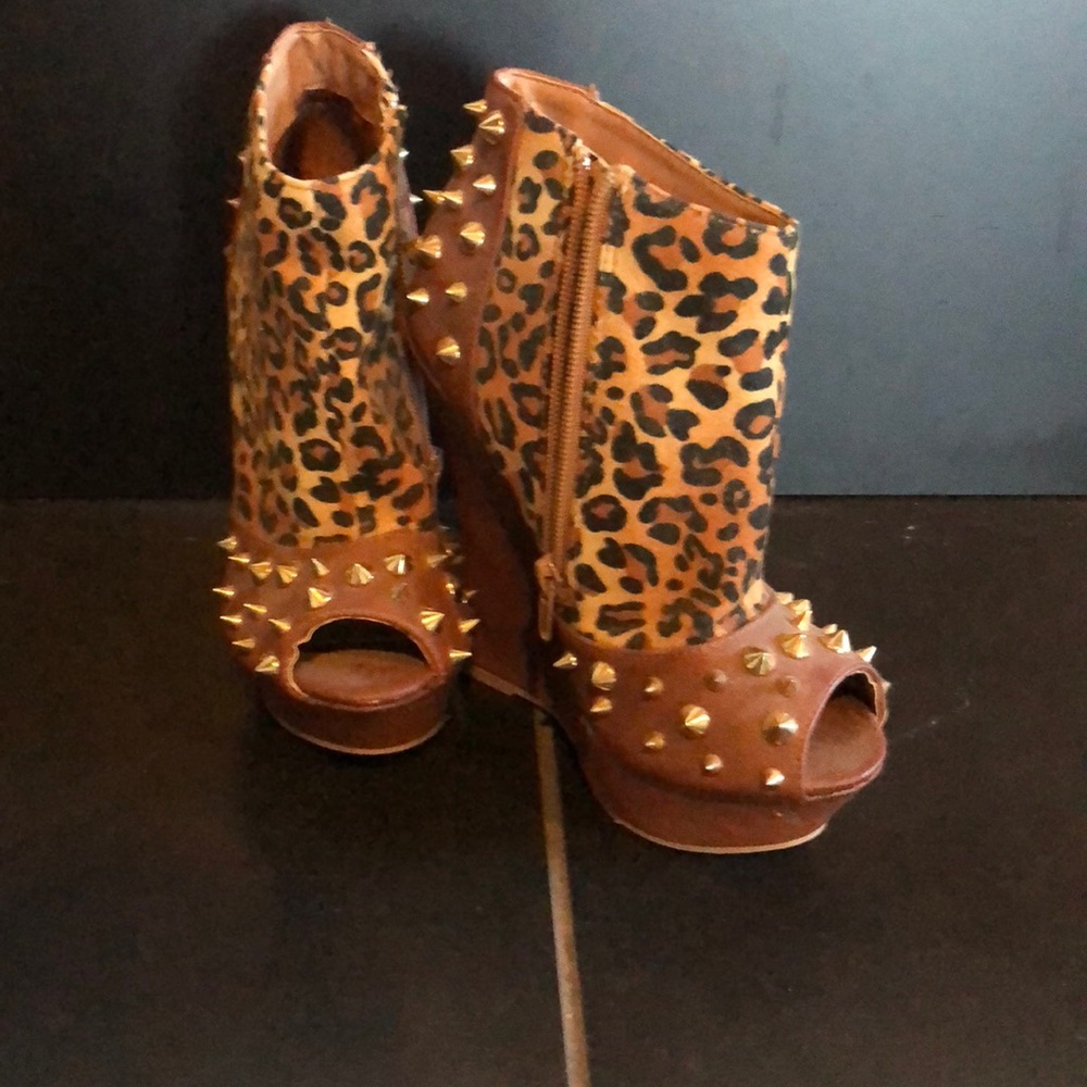Shoe